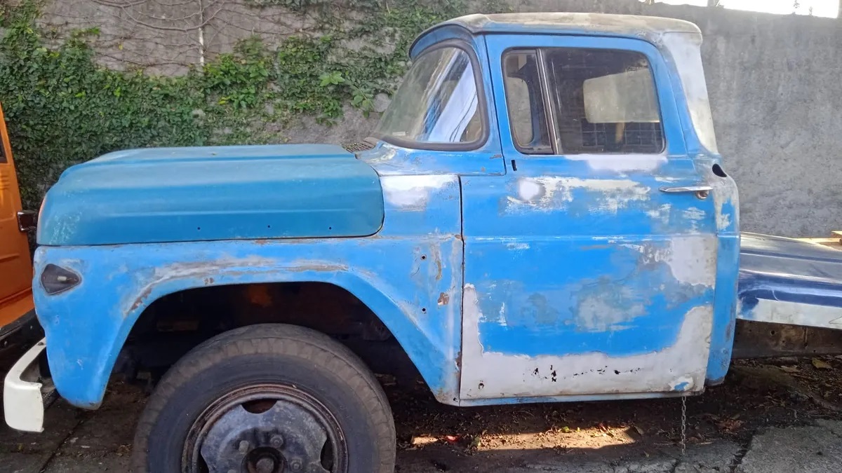 Cabine Ford F100, F350 e F600 Antiga Originalidade e Resistência para Restauração